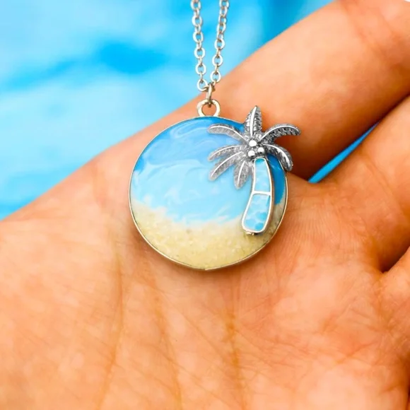 NWT 🏝️ ROUND PALM TREE OCEAN SAND PENDANT ON 20”-22” STAINLESS SILVER CHAIN - Picture 2 of 6